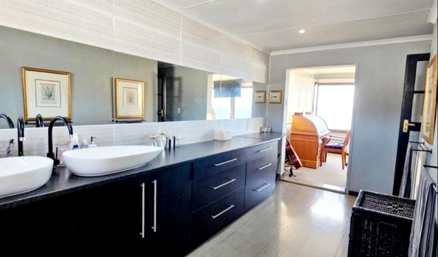 5 Bedroom Property for Sale in De Bakke Western Cape